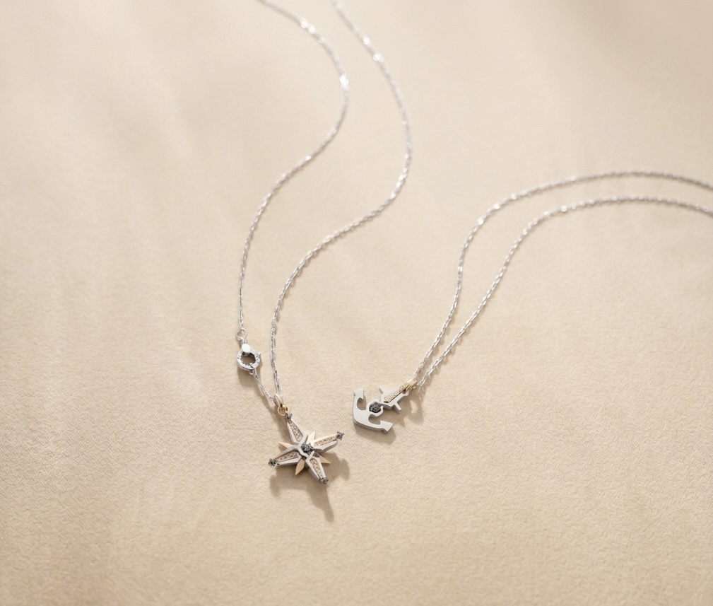 Collana Pendenti Nautici "Rosa dei Venti & Ancora" in Oro Bicolore 18k - foto 01 - foto 02